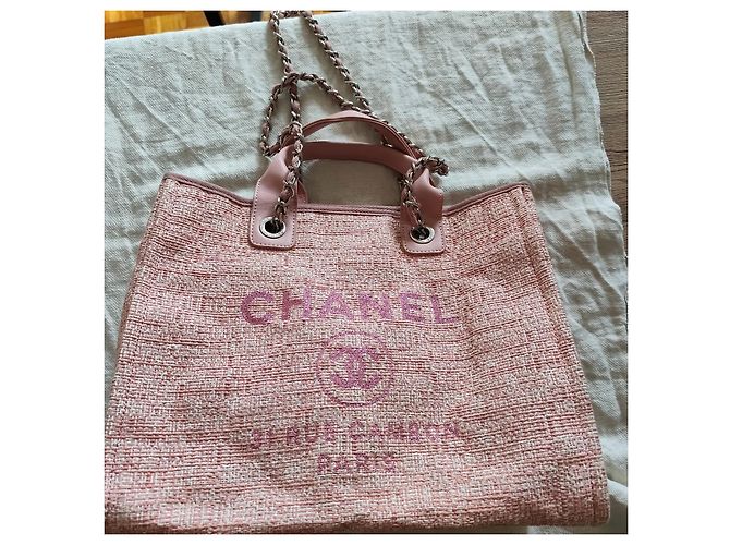 Borsa tote Chanel Deauville in tweed rosa e bianco - vista 2
