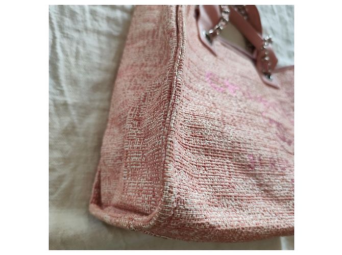 Borsa tote Chanel Deauville in tweed rosa e bianco - vista 3