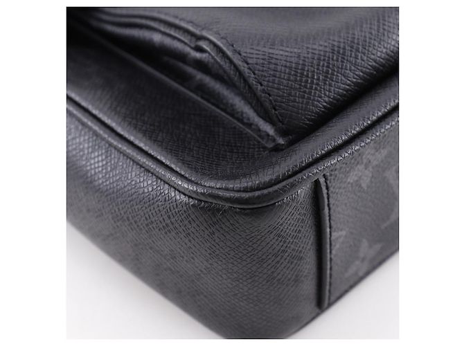 Borsa Messenger Monogram Taigarama Louis Vuitton Nero - vista 4