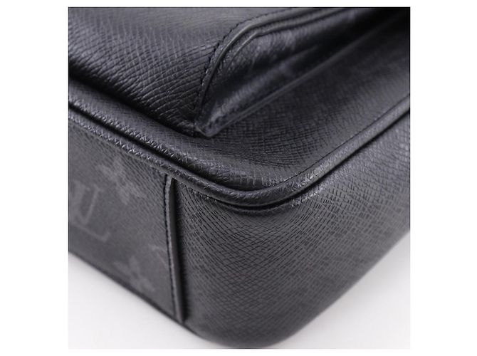Borsa Messenger Monogram Taigarama Louis Vuitton Nero - vista 5
