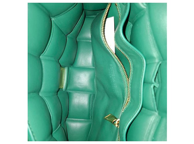 Borsa a Spalla Padded Cassette in Pelle Verde di Bottega Veneta - vista 6