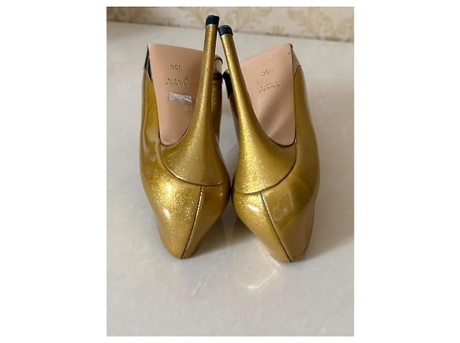 Tacchi con tacco Gucci in pelle oro - vista 12