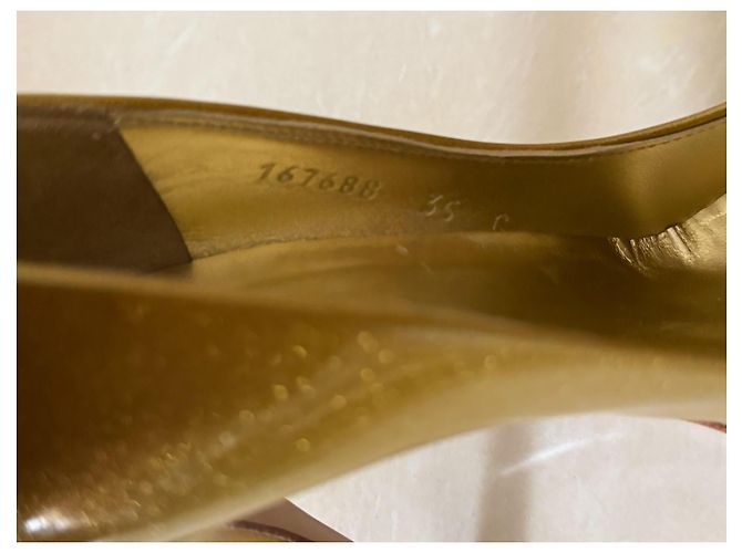 Tacchi con tacco Gucci in pelle oro - vista 15