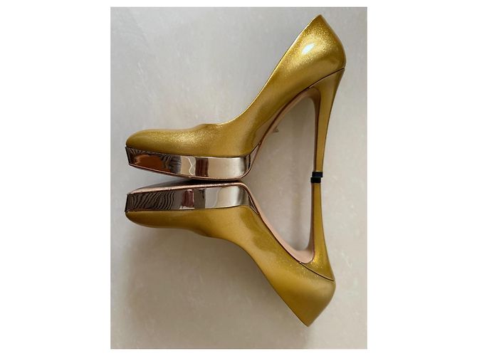 Tacchi con tacco Gucci in pelle oro - vista 7