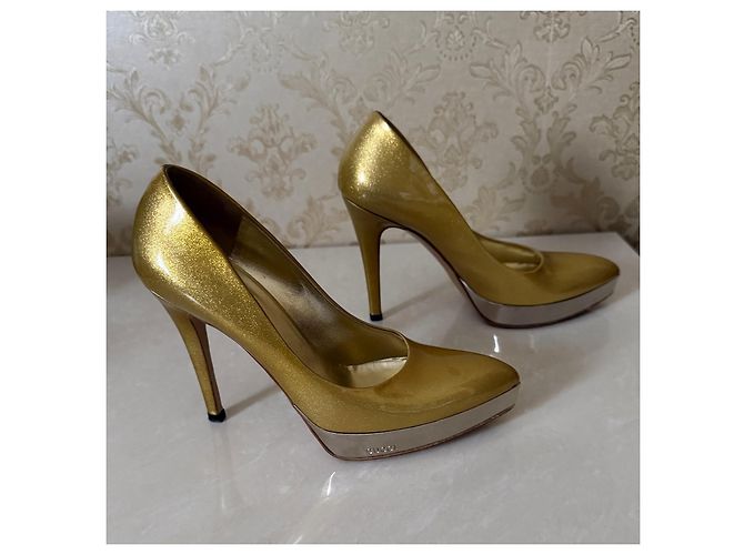 Tacchi con tacco Gucci in pelle oro - vista 8