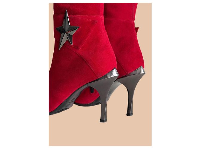 Autre Marque Stivali alti in suede rosso con decorazioni a stella - vista 2