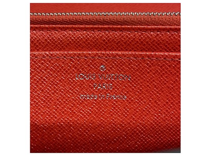 Cartera Larga Twist Epi Louis Vuitton Roja - vista 4