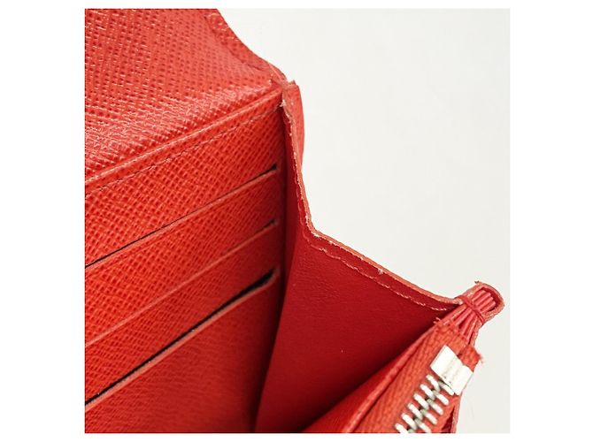 Cartera Larga Twist Epi Louis Vuitton Roja - vista 8
