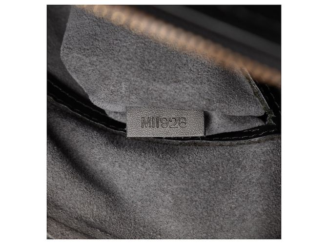Louis Vuitton Alma PM en Epi Negro - vista 6