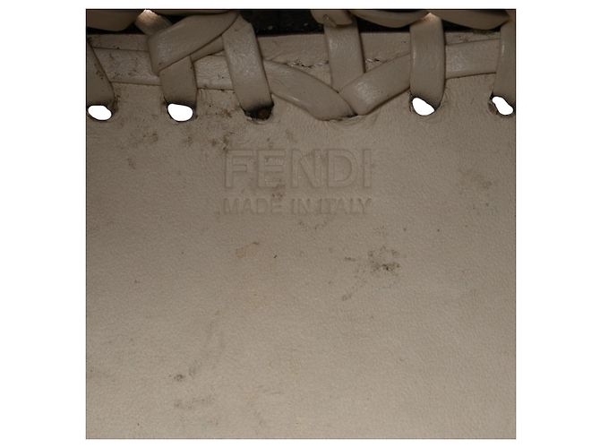 Borsa a secchiello Mon Tresor in pelle bianca goffrata con cuciture Fendi Bianco Bianco sporco - vista 5