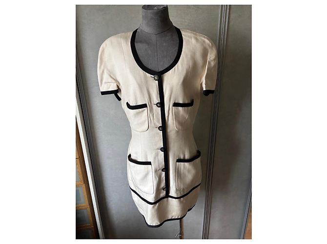 Vestido Chanel Crema de Seda y Viscosa con Botones Logo CC Crudo - vista 2