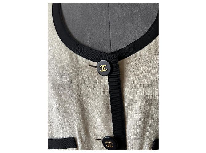 Vestido Chanel Crema de Seda y Viscosa con Botones Logo CC Crudo - vista 4