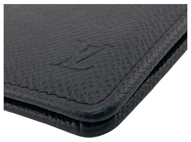 Portafoglio Bifold Taiga M30531 di Louis Vuitton Nero - vista 3