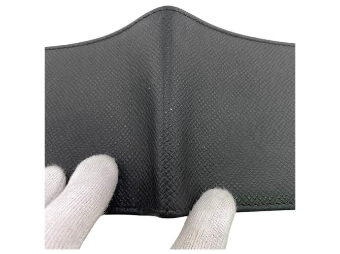 Portafoglio Bifold Taiga M30531 di Louis Vuitton Nero - vista 5