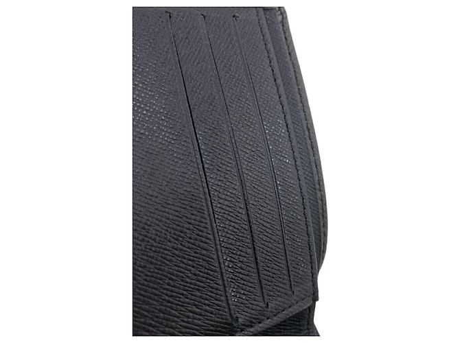 Portafoglio Bifold Taiga M30531 di Louis Vuitton Nero - vista 7