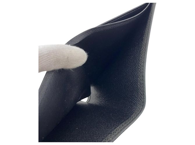 Portafoglio Bifold Taiga M30531 di Louis Vuitton Nero - vista 8