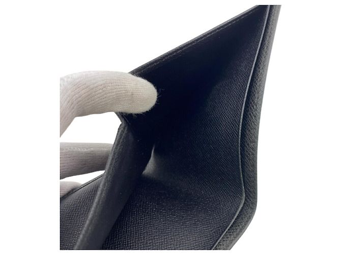 Portafoglio Bifold Taiga M30531 di Louis Vuitton Nero - vista 9