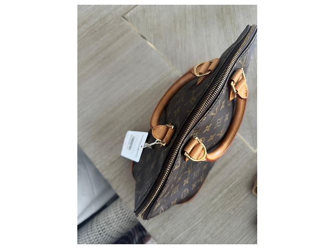 Louis Vuitton Alma Handtasche aus braunem Leder - Ansicht 12