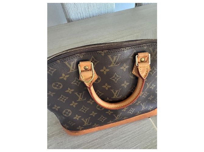 Louis Vuitton Alma Handtasche aus braunem Leder - Ansicht 13