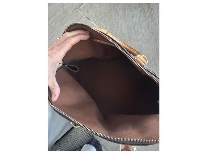 Louis Vuitton Alma Handtasche aus braunem Leder - Ansicht 9