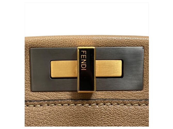 Borsa Peekaboo Medium di Fendi Cammello - vista 9