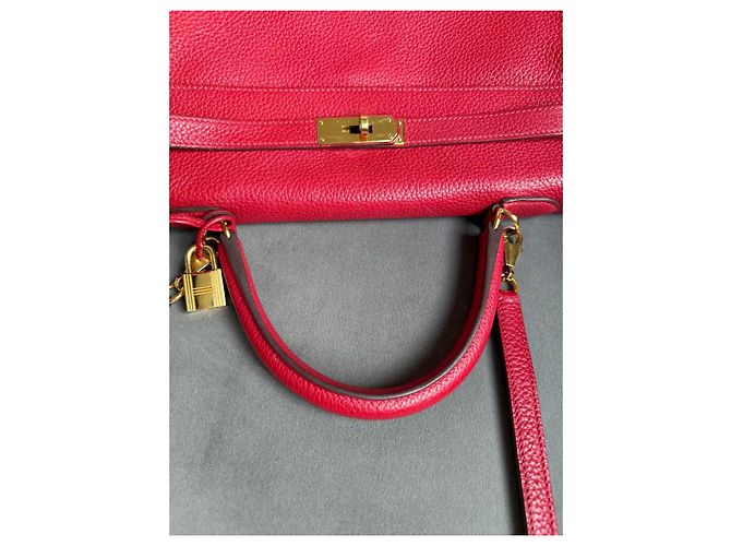 Hermès Kelly 35 in pelle Togo vermiglio con finiture oro - vista 11