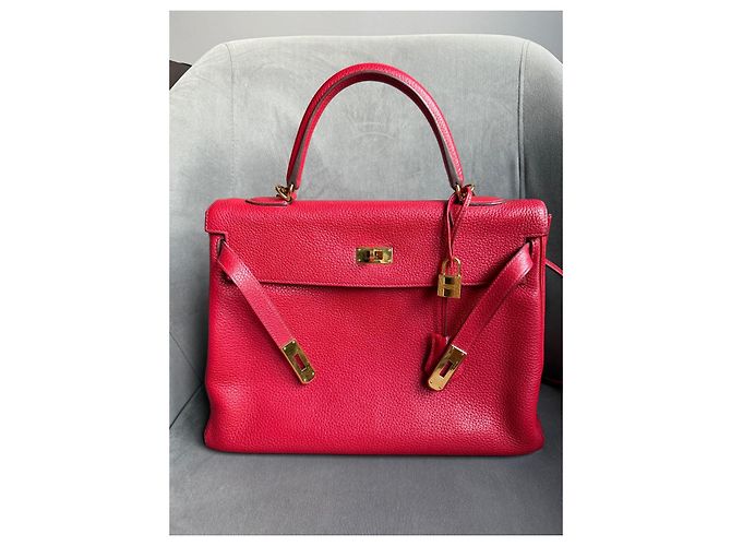 Hermès Kelly 35 in pelle Togo vermiglio con finiture oro - vista 3