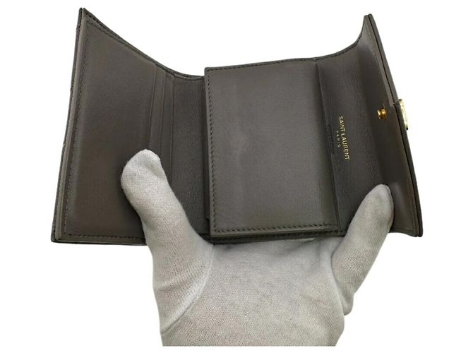Billetera tri-fold V-Stitch gris Saint Laurent Castaño - vista 8