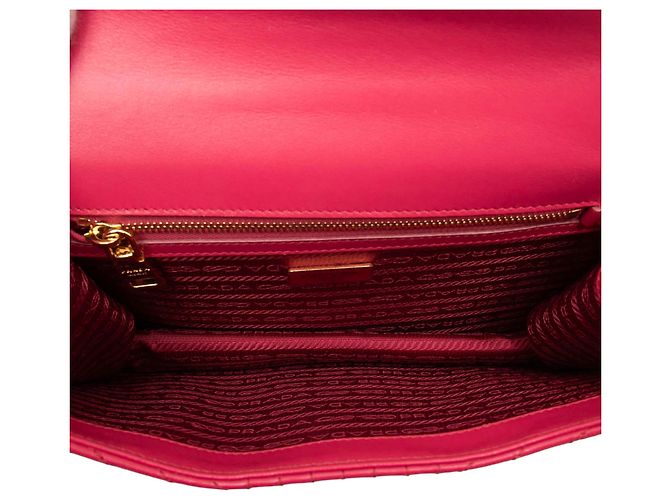 Prada Rosa Morbido Pelle Chevron Impunture Turn Lock Catena Crossbody - vista 4