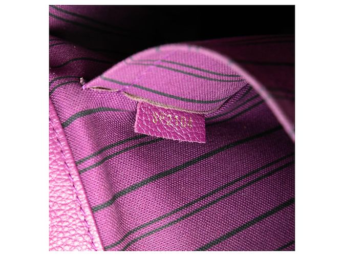 Louis Vuitton Monograma Empreinte Montaigne MM en púrpura - vista 6