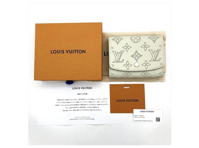 Billetera Compacta Bi-fold Mahina Iris de Louis Vuitton - vista 11