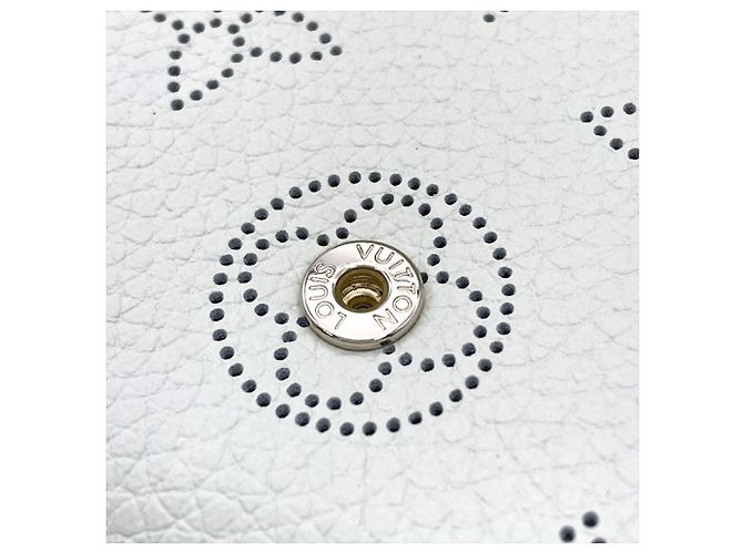 Billetera Compacta Bi-fold Mahina Iris de Louis Vuitton - vista 9