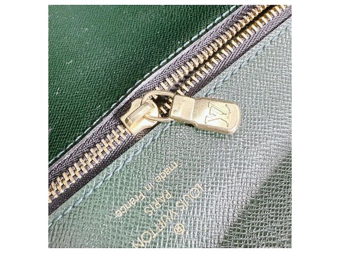 Borsa Clutch Louis Vuitton Taiga Episea Verde - vista 18