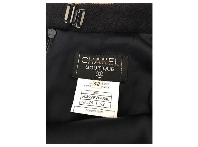 Falda Chanel de lana bouclé azul marino con estampado CC - vista 5