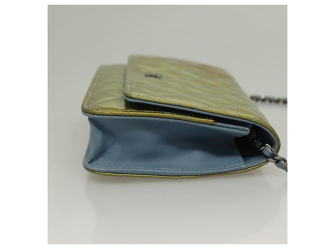 Wallet On Chain Chanel Geldbörse mit Kette aus gestepptem Lackleder Grün - Ansicht 3