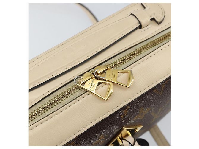 LOUIS VUITTON Borsa a Spalla Monogram Saintonge Bianca M43559 LV Auth 143616 Bianco - vista 10