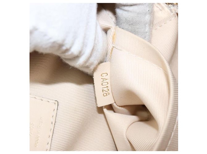 LOUIS VUITTON Borsa a Spalla Monogram Saintonge Bianca M43559 LV Auth 143616 Bianco - vista 12