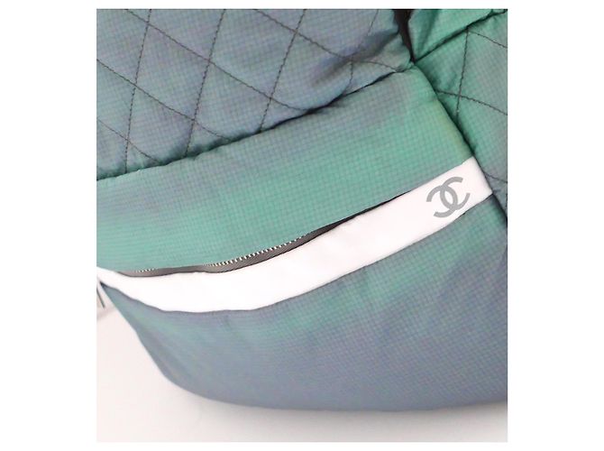 Zaino Matelassé Chanel in nylon verde ombré - vista 2