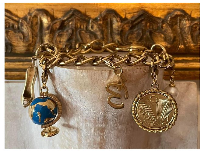 Dolce & Gabbana Raro lindo bracelete DOLCE&GABBANA dourado com globo e outros charms - vista 12