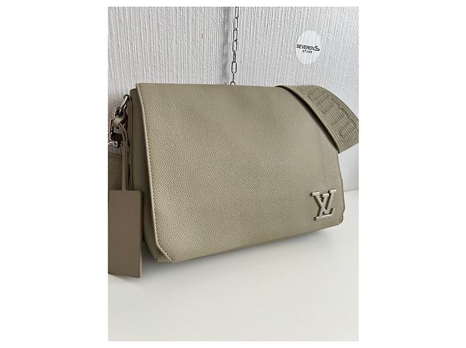 Bolso Mensajero Aerogram Takeoff Louis Vuitton Verde Salvia Verde claro - vista 3