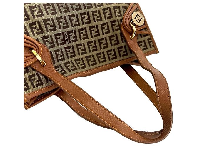 Bolsa de mão em lona e couro com logo FF Zucchino da Fendi - vista 4