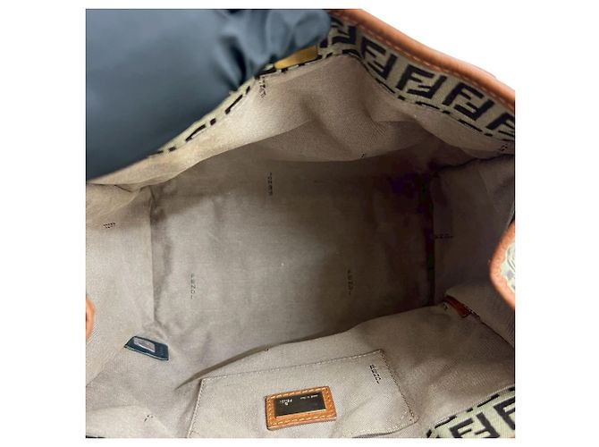 Bolsa de mão em lona e couro com logo FF Zucchino da Fendi - vista 9