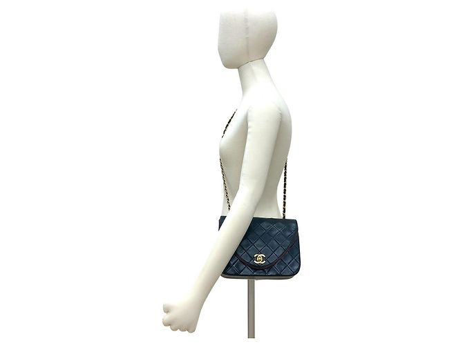 Borsa a Spalla Chanel Matelassé Coco Mark in Pelle di Agnello. Rosso Blu navy - vista 2