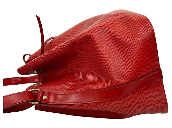 Noe Borsa semi a spalla Petit Noé in pelle Epi Louis Vuitton Rosso - vista 5
