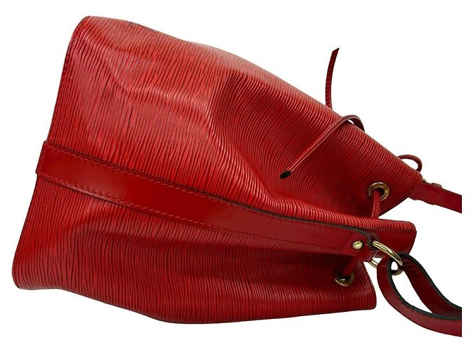 Noe Borsa semi a spalla Petit Noé in pelle Epi Louis Vuitton Rosso - vista 6