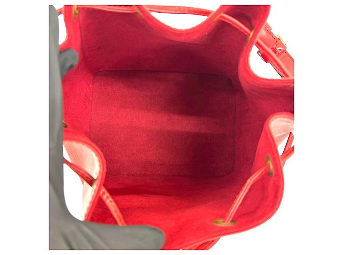 Noe Borsa semi a spalla Petit Noé in pelle Epi Louis Vuitton Rosso - vista 9