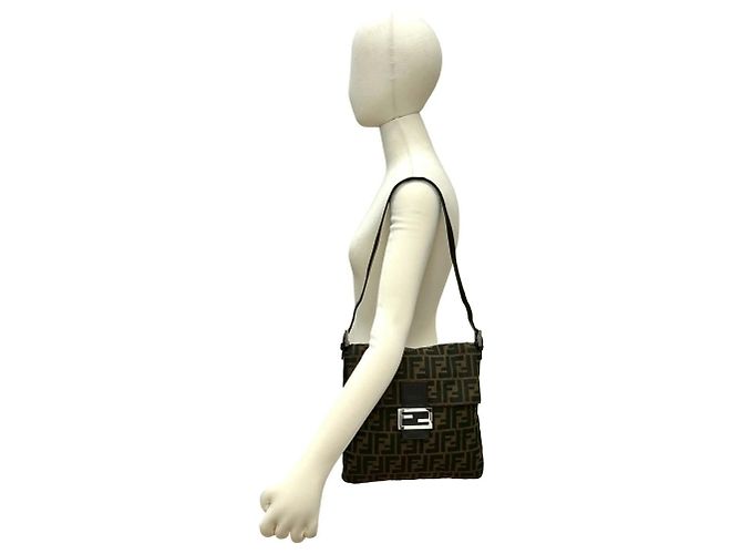 Zucca Borsa Mamma Bucket Semi-One Shoulder di Fendi Marrone - vista 2