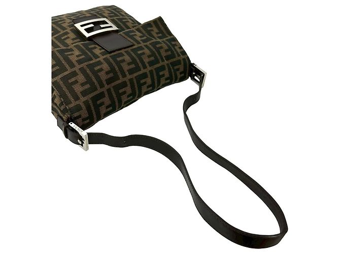 Zucca Borsa Mamma Bucket Semi-One Shoulder di Fendi Marrone - vista 4