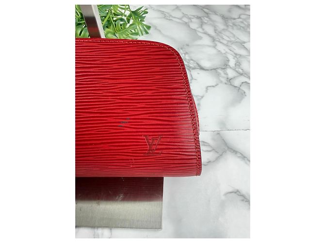 Borsa Louis Vuitton Epi Pochette Rouge Rosso - vista 4