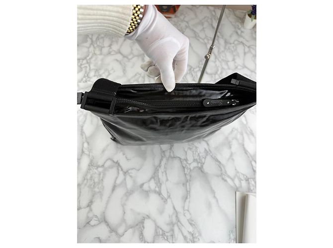 Borsa a tracolla Gucci in pelle nera lucida Nero - vista 9